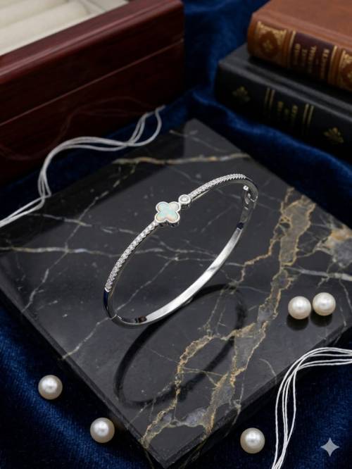 Opaline Clover Grace Bracelet